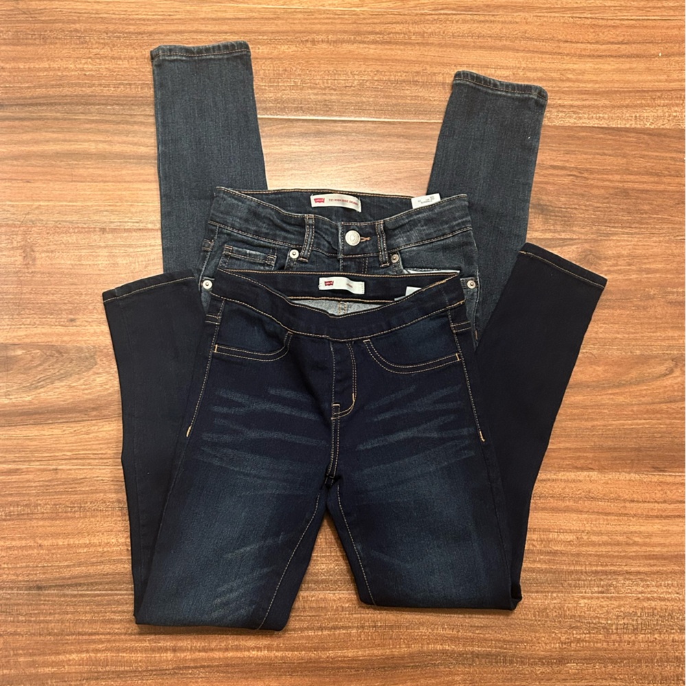 Levi's Blue Skinny Jeans with Tapered Leg and Levi pull on Jeggings